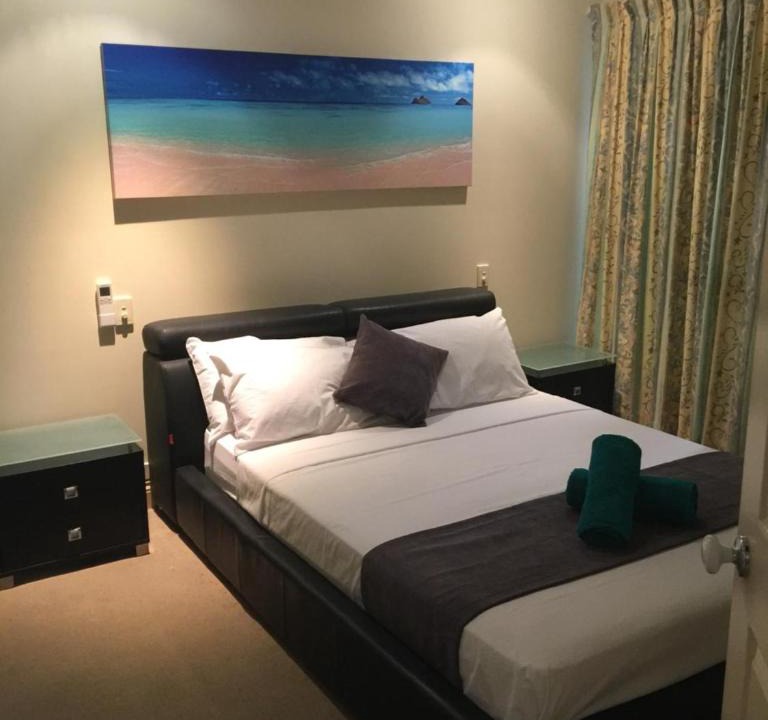White Rock Apartment | Cairns Golf Course Apartment