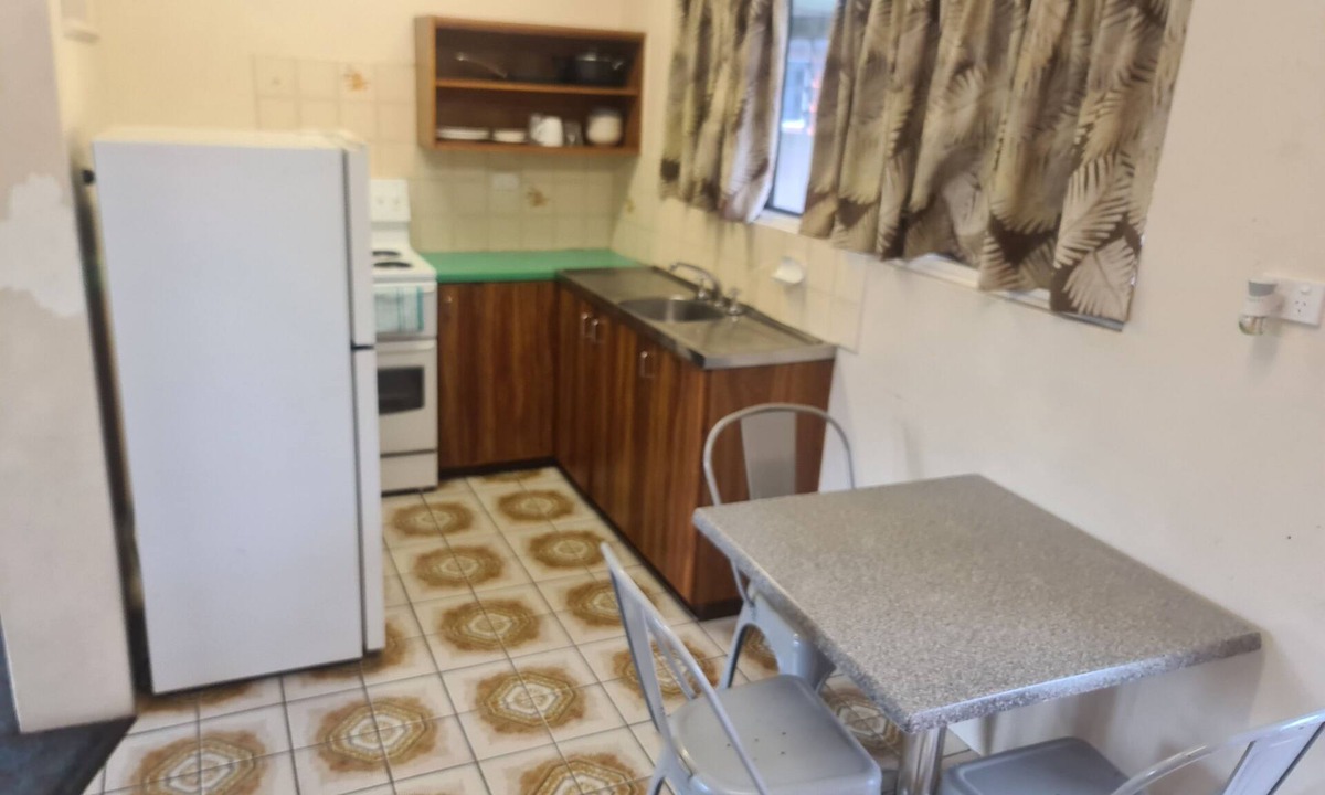 Cairns North Apartment | Cairns holiday unit apartment kitchen aircon wifi near esplanade and hospital