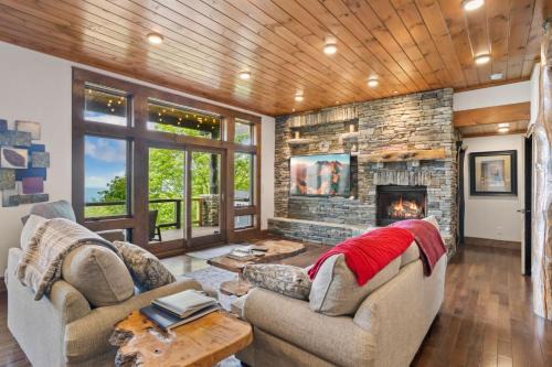 Beech Mountain House | Cardinal Perch