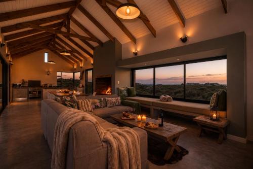 Gansbaai Villa | Cast Away at Romansbaai - Salted Fynbos Staying