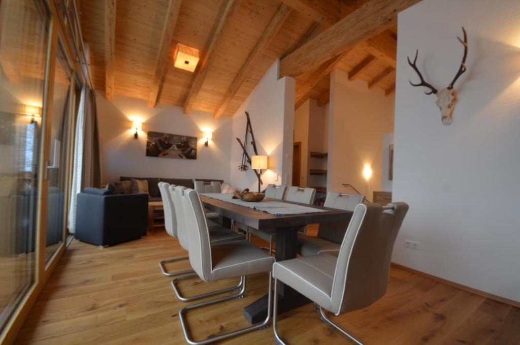 Schonbach House | „Chalet 16 Am Sonnenhang“ by Alpen Apartments