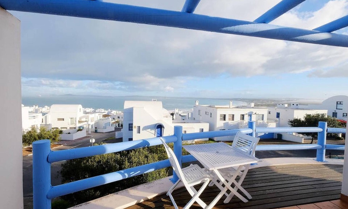 Paradise Beach House | Charis to Theo - Relax in Style at this 3-Bedroomed Langebaan Holiday House