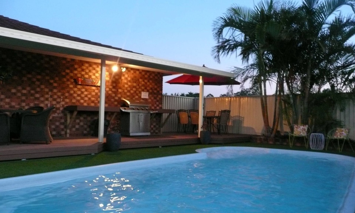 Woolgoolga Hotel | Charming Double Bed room Pet friendly Motel with Mineral Pool