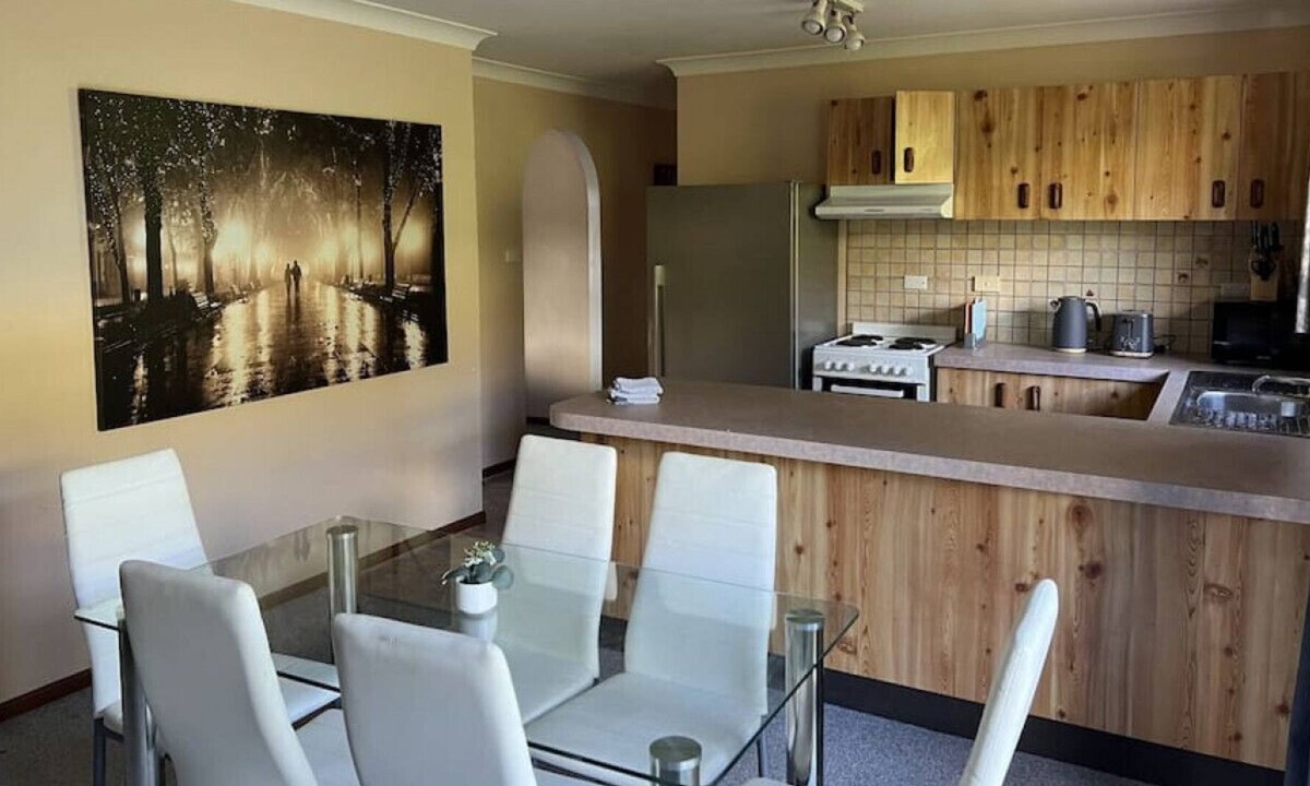 South Grafton House | Cheerful 3 bedroom home with lock up parking