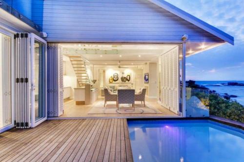 Clifton Ski Chalet | Clifton 4th Beach Villa 6 Sleeper