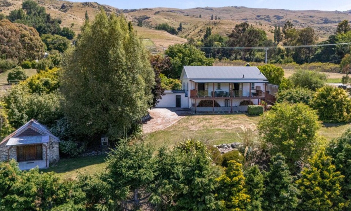 Roxburgh Cottage | Clutha River View Cottage Perfect Roxburgh Escape