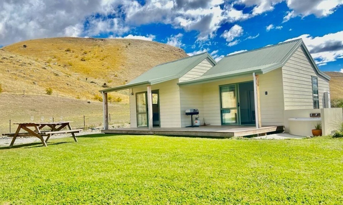 Tarras Cottage | Come and stay at the Enchanted Gold Miners Cottage. A tranquil relaxing break