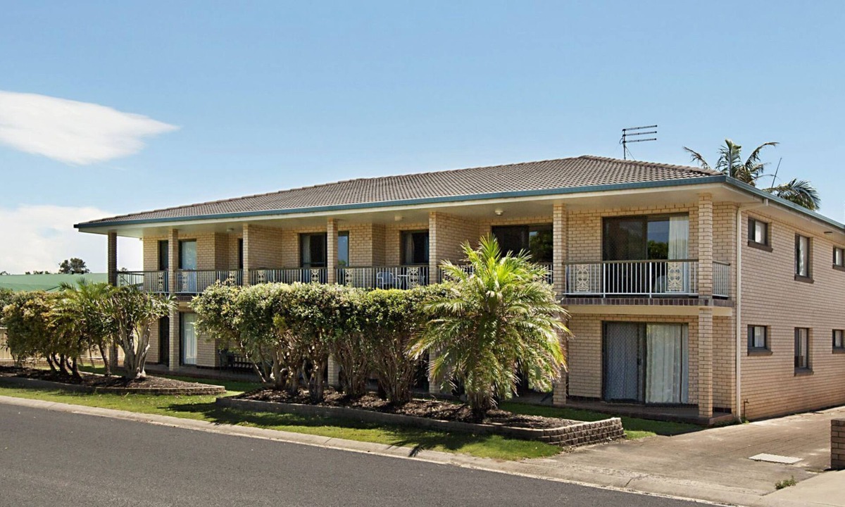 Evans Head Apartment | Comfortable 2BR coastal unit with WiFi, BBQ area, parking & linen included, close to beach