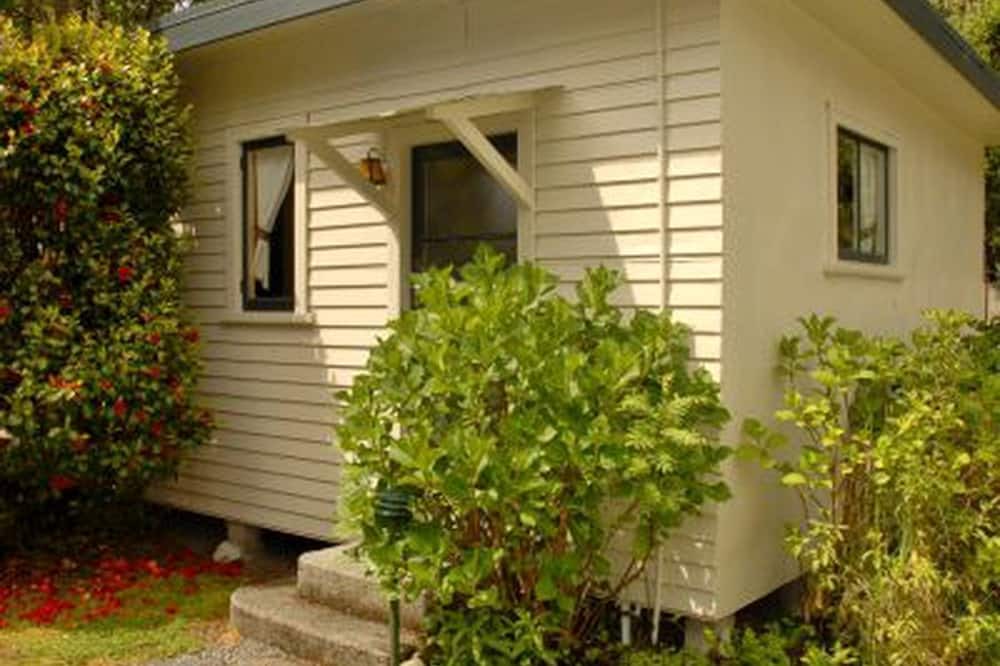 Manapouri Cabin | Comfortable Suite for Families Located in Southland, New Zealand