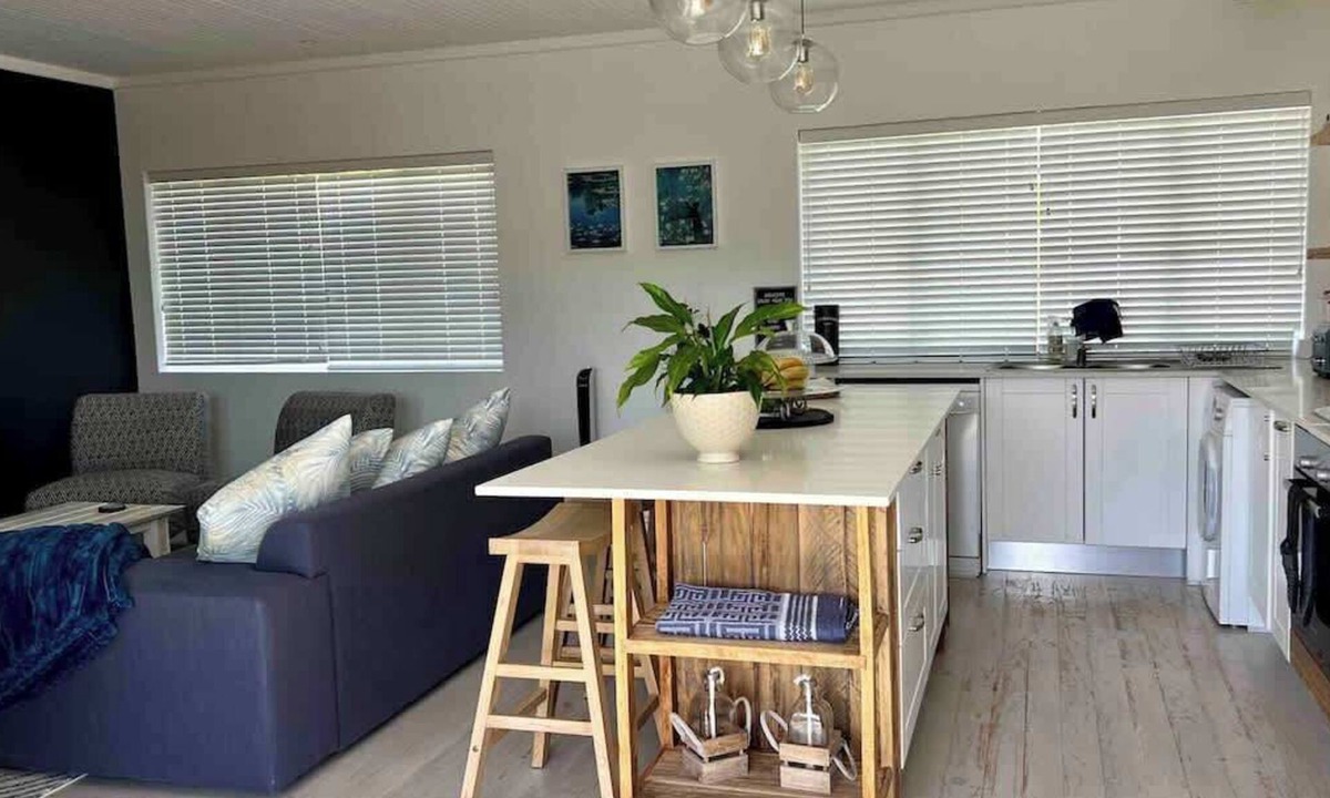 Plettenberg Bay Apartment | Contemporary clean and great location!