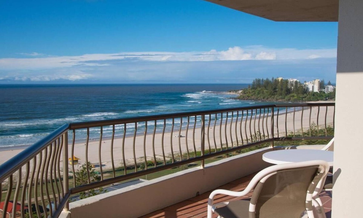 Coolangatta Resort | Coolangatta Beautiful Beach Front Apart. sleep 6 avail. Dec 26th -9th Jan 2026