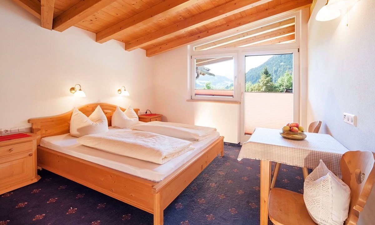 Distelberg Apartment | Cosy apartment for 8 people with WIFI, TV and balcony