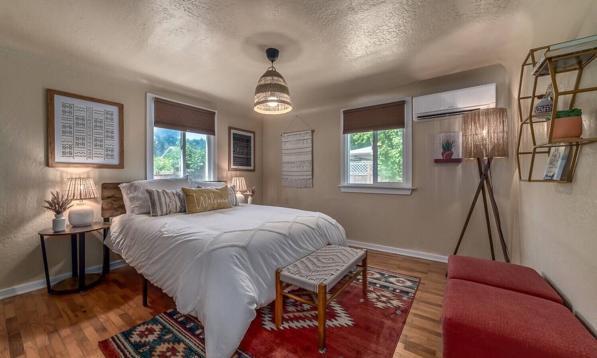 Harlow House | Cozy Boho Bungalow in Eugene!