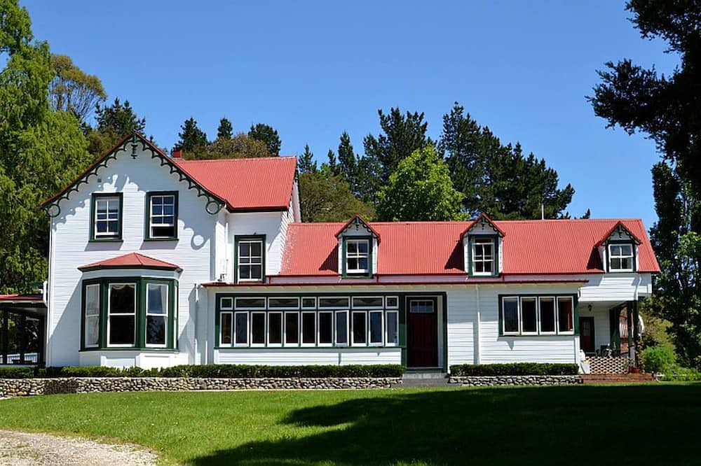 Ongaonga Cabin | Cozy Room in Beautiful Lodge for a Vacation Retreat in Hawke's Bay, North Island