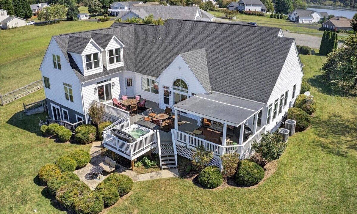 Twin Oaks House | Crescent Cove: Luxury Lake Anna Retreat for 18 with Sandy Beach & Hot Tub