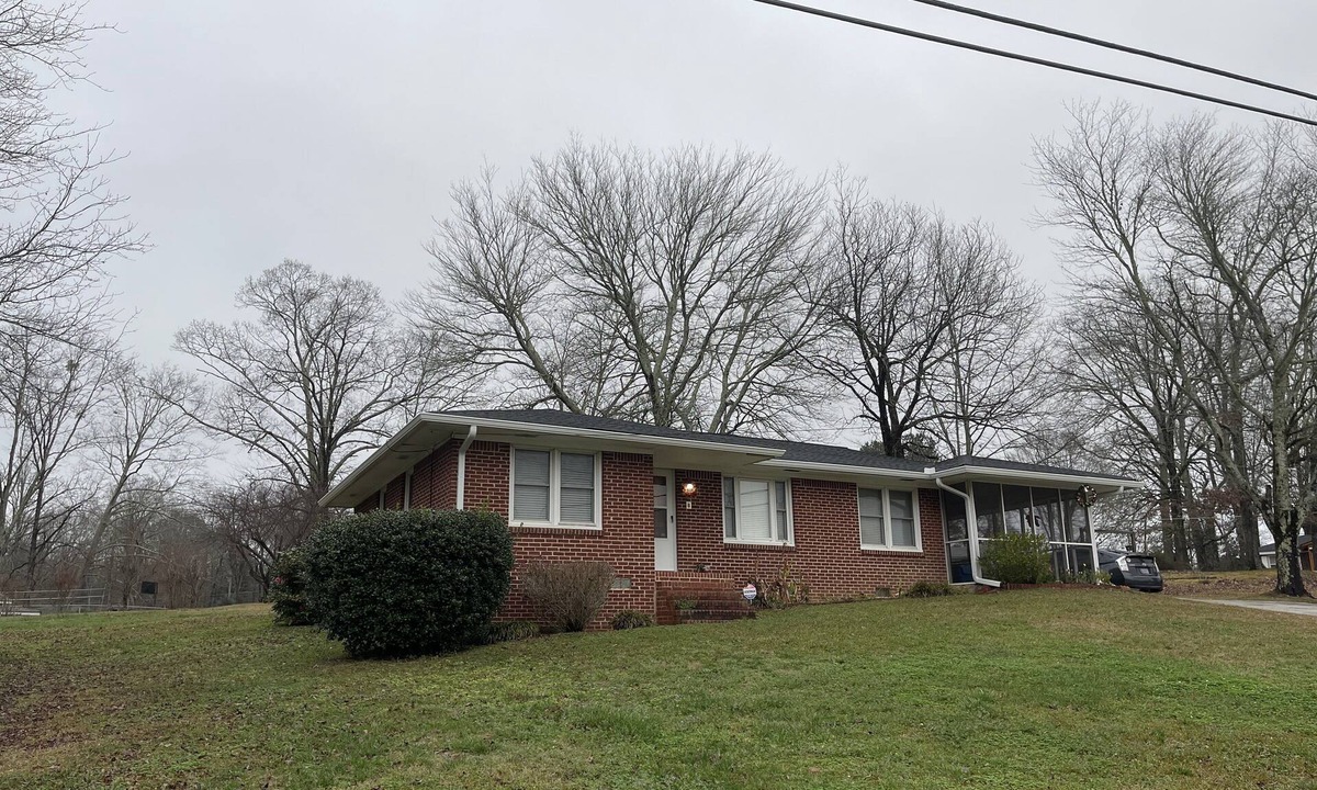 Lawrenceville House | Cute & Cozy Brick Ranch, 3 bed, ATL<30m. Big 1.3 acre yard in Gwinnett, L-ville