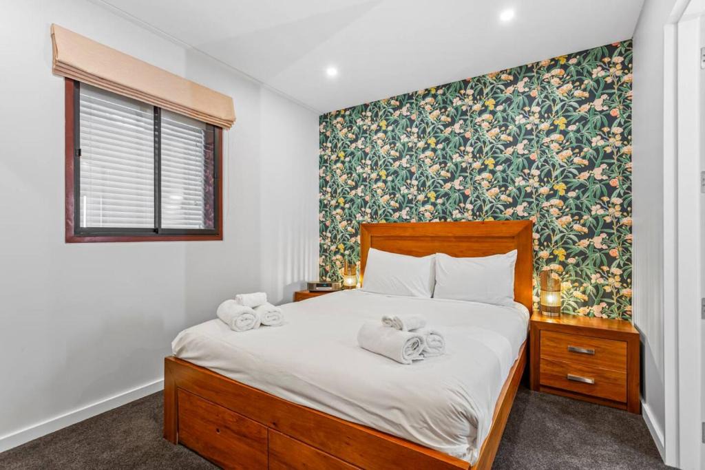 Auckland Central Business District Apartment | Designer Harbour Stunner with Welcome Rosé