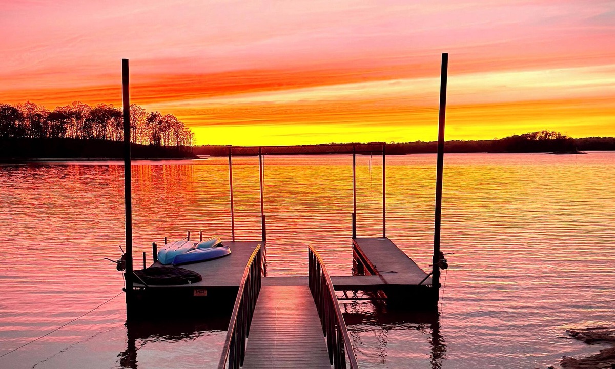 Flowery Branch House | Diamond Cove - New Listing - Lakefront, Dock, Hot Tub, Beaches