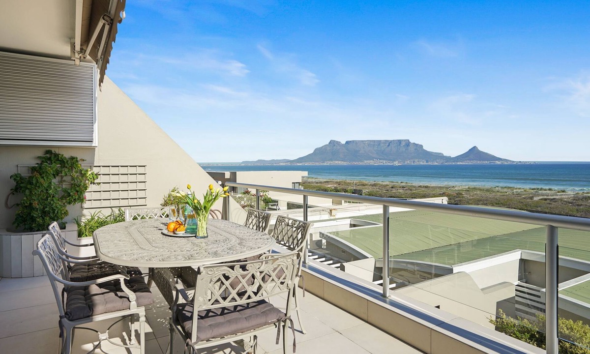 Bloubergstrand Apartment | Dolphin Beach H106 - Three Bedroom Apartment, Sleeps 6
