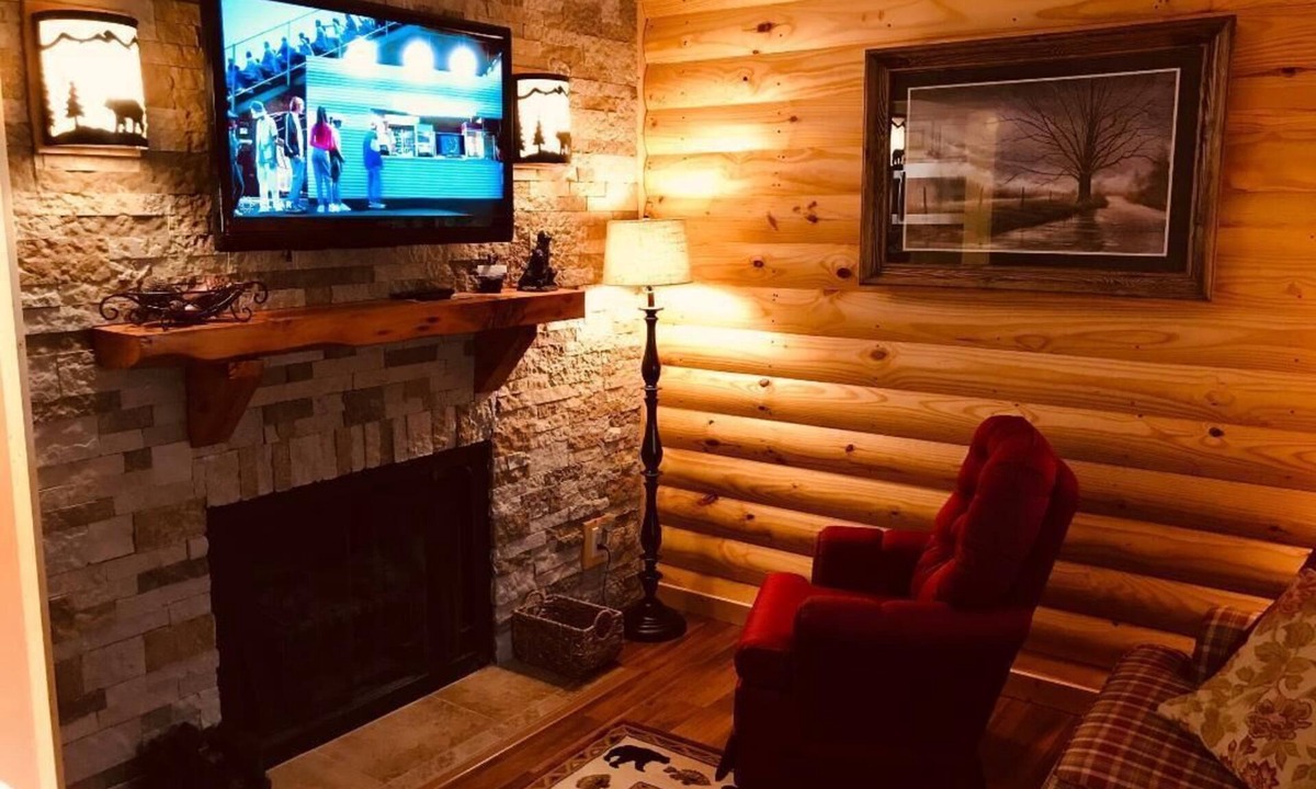 Gatlinburg Condo | Downtown, nice furnishings, clean and cozy w/fireplace, indoor & outdoor pools.
