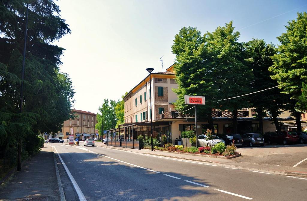 Maranello Hotel | Drake