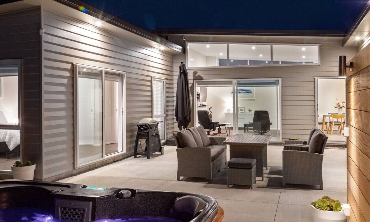 Martinborough Apartment | Easy Days Martinborough Getaway | Spa, Tennis & Stress-Free Stays
