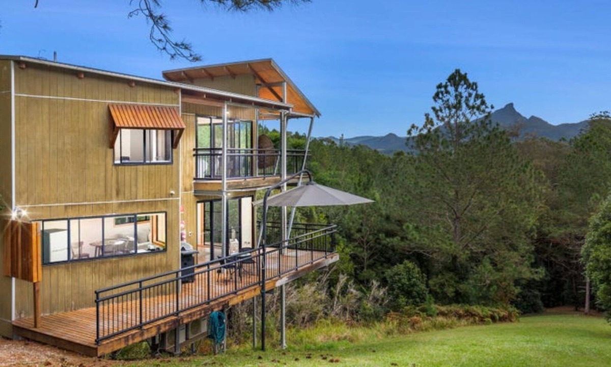 Smiths Creek Ski Chalet | Ecoasis Sunrise Chalet – Romantic Rainforest Haven