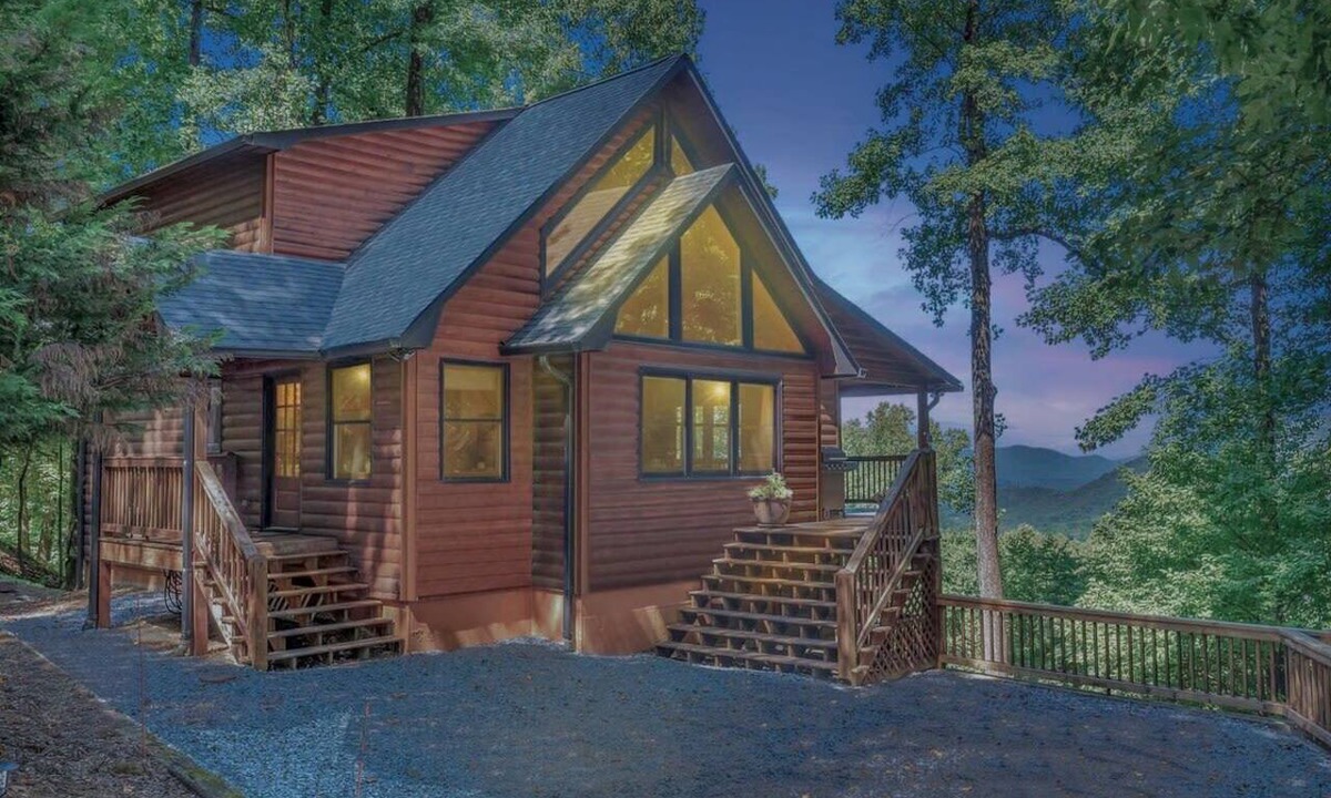 Walnut Mountain Cabin | Ellijay Cabin: Mountain Views, Hot Tub, Fireplace, Game Room!