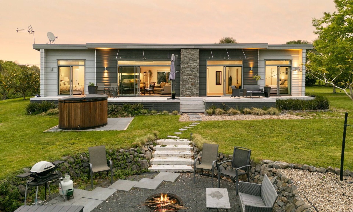 Ohaupo House | Essene Country Lodge, Entire Private Home 3 Bedrooms 2 Lounges 2 Bathrooms