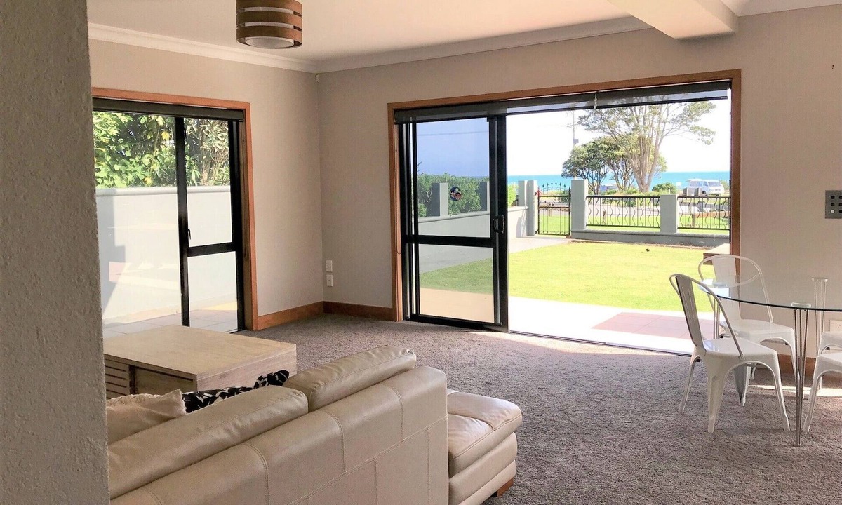 Oakura House | Exclusive Beachfront Getaway, Steps To The Beach