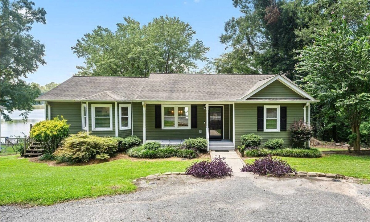 Anderson House | Experience Serenity on Broadway Lake in this beautiful 3 bedroom home