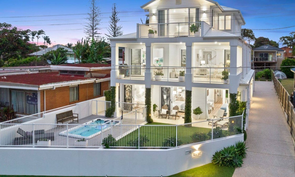 Scarborough House | Fabulous Flinders - On Queens beach