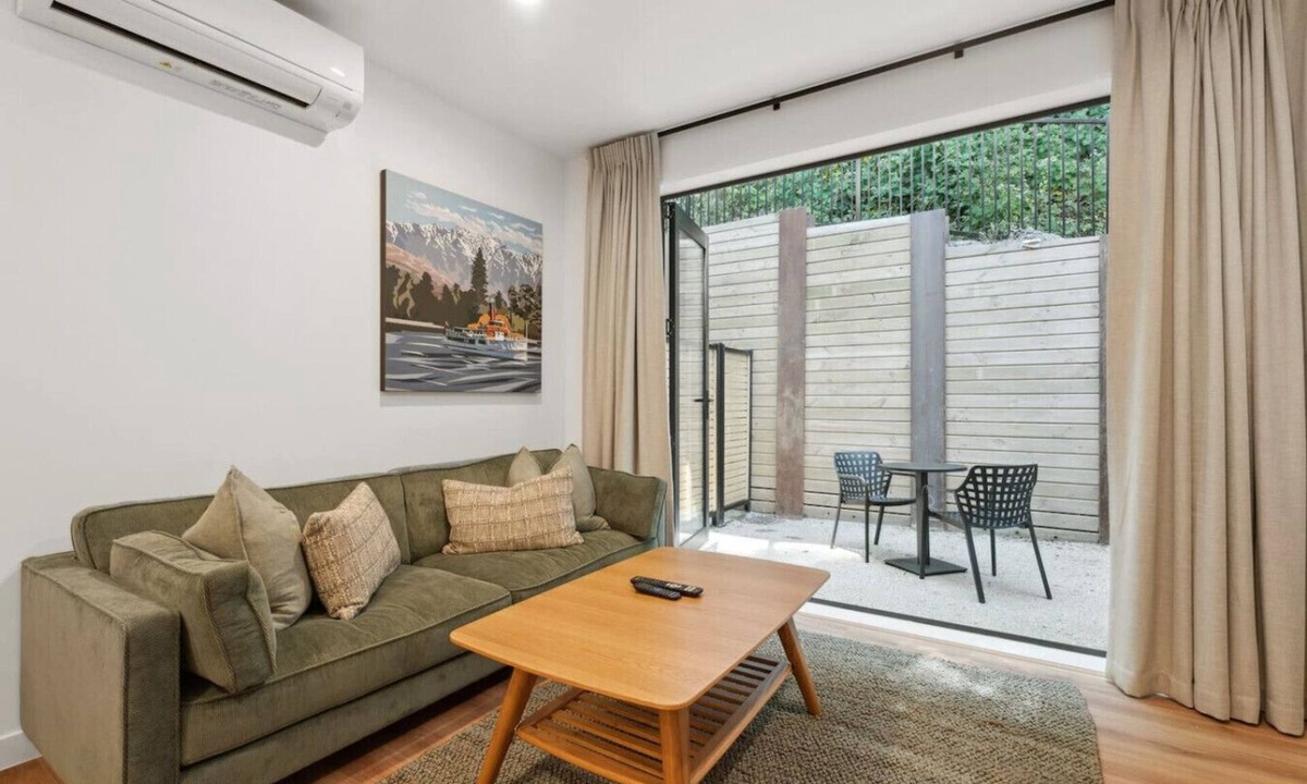 Arthur's Point Villa | Fantail Retreat | Alpine Stay Near Coronet Peak