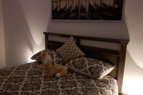 South Clearbrook Bed & Breakfast | Farhad's B&B