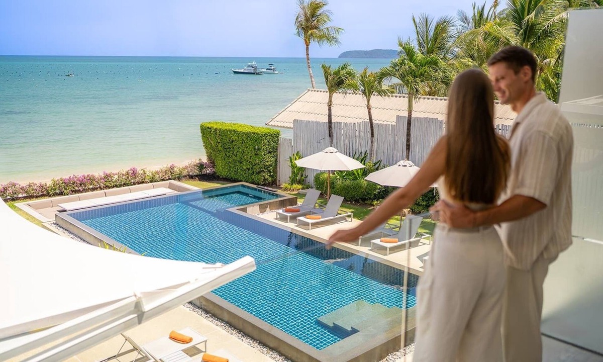 Wichit Villa | FREE $900 Daily Luxury Pack - 10-Bed Beachfront Villa - Private Pool, Spa & Gym