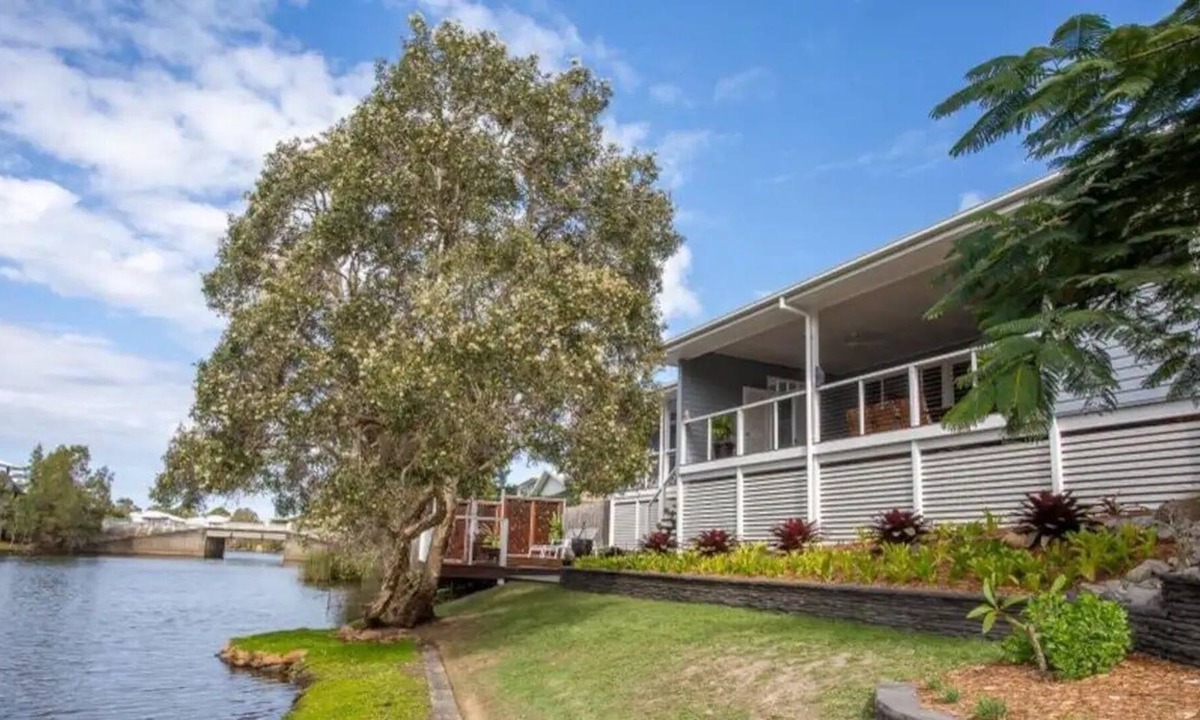 Bogangar House | 'Ginibi' - Stunning waterfront home, surrounded by nature! Quick walk to beach