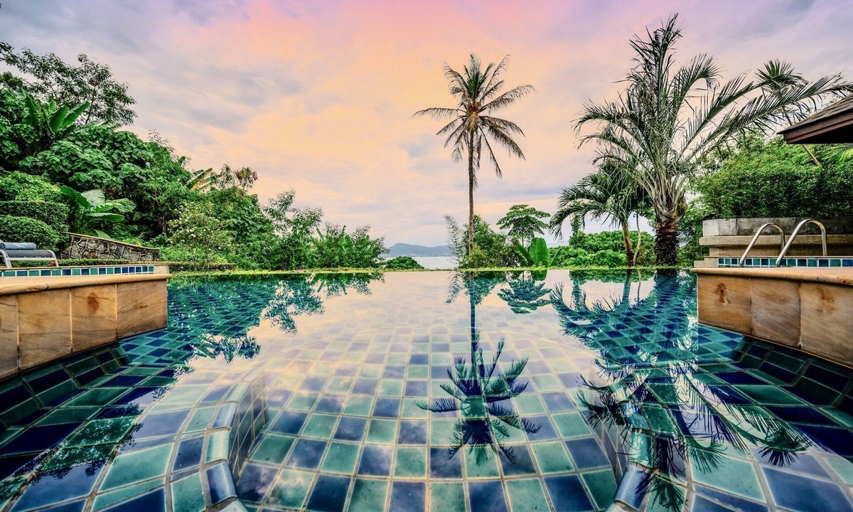Wichit Villa | Glasshouse Phuket | 6BR Villa | Sleeps 22 | Walk to 2 Beaches | Accessible