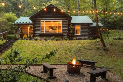 Gerton House | Glenna - Historic Cabin in the Florence Preserve
