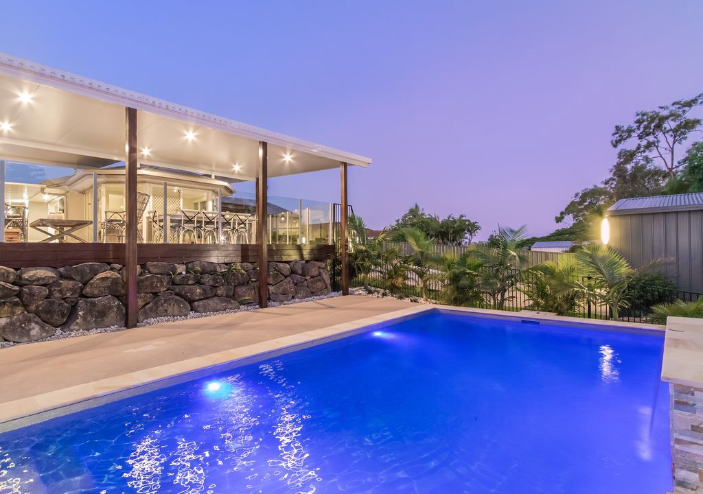 Oxenford House | GOLD COAST SURFERS PARADISE THEME PARKS RELAXING RETREAT WITH HEATED POOL.