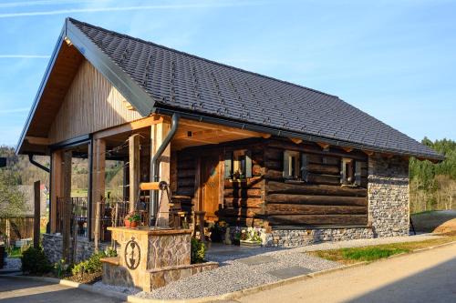 Dolenjske Toplice Villa | Granary SPA - Cabin with Pool, Sauna & Jacuzzi
