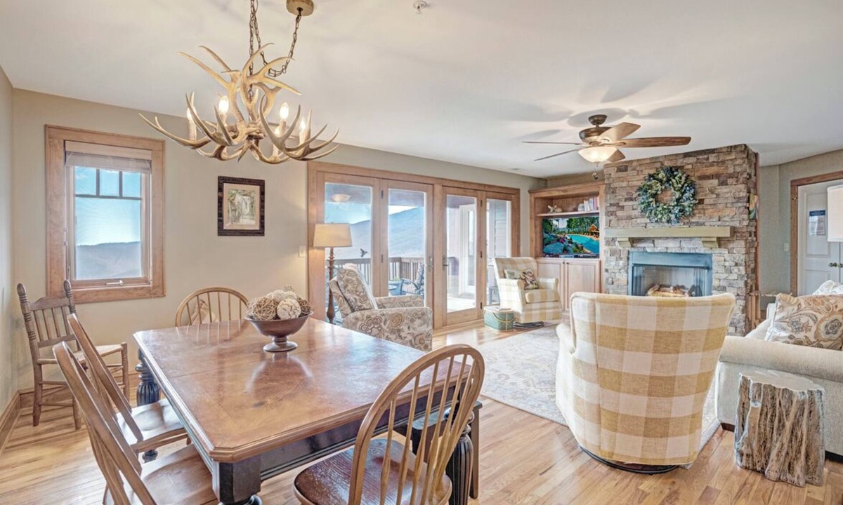 Banner Elk Condo | Grand Oaks RR1- Mountain Condo, Gated Resort, Indoor/Outdoor Pools & Hot Tub