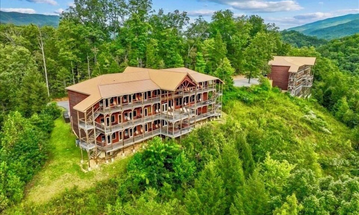 Pittman Center Cabin | Greenbrier Estate | 28 Luxury Suites | Two Private Mansions On One Property