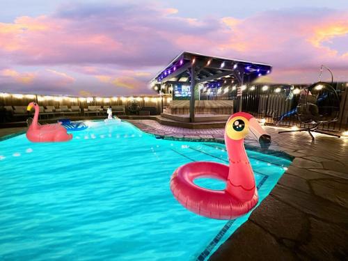 El Cajon Villa | Half ACRE Lux Pool SPA with FIREPIT ARCADE Grill Sleeps 40