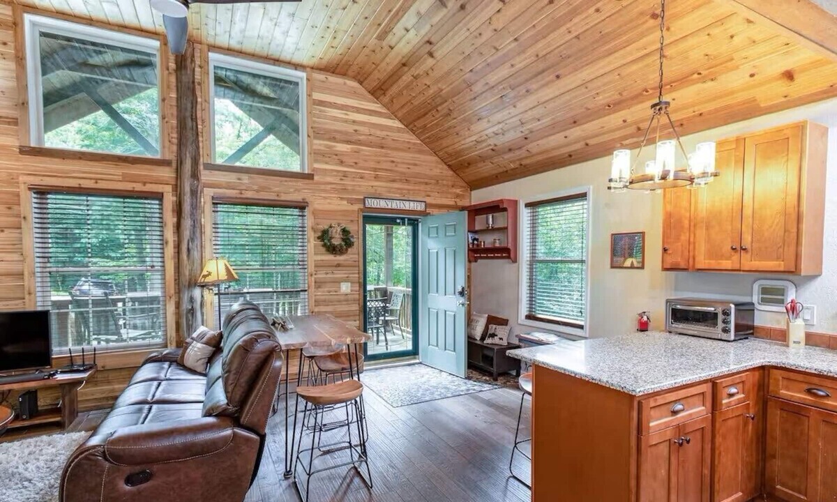 Beech Mountain Cabin | Hearth and Horn cabin in charming Beech Mountain