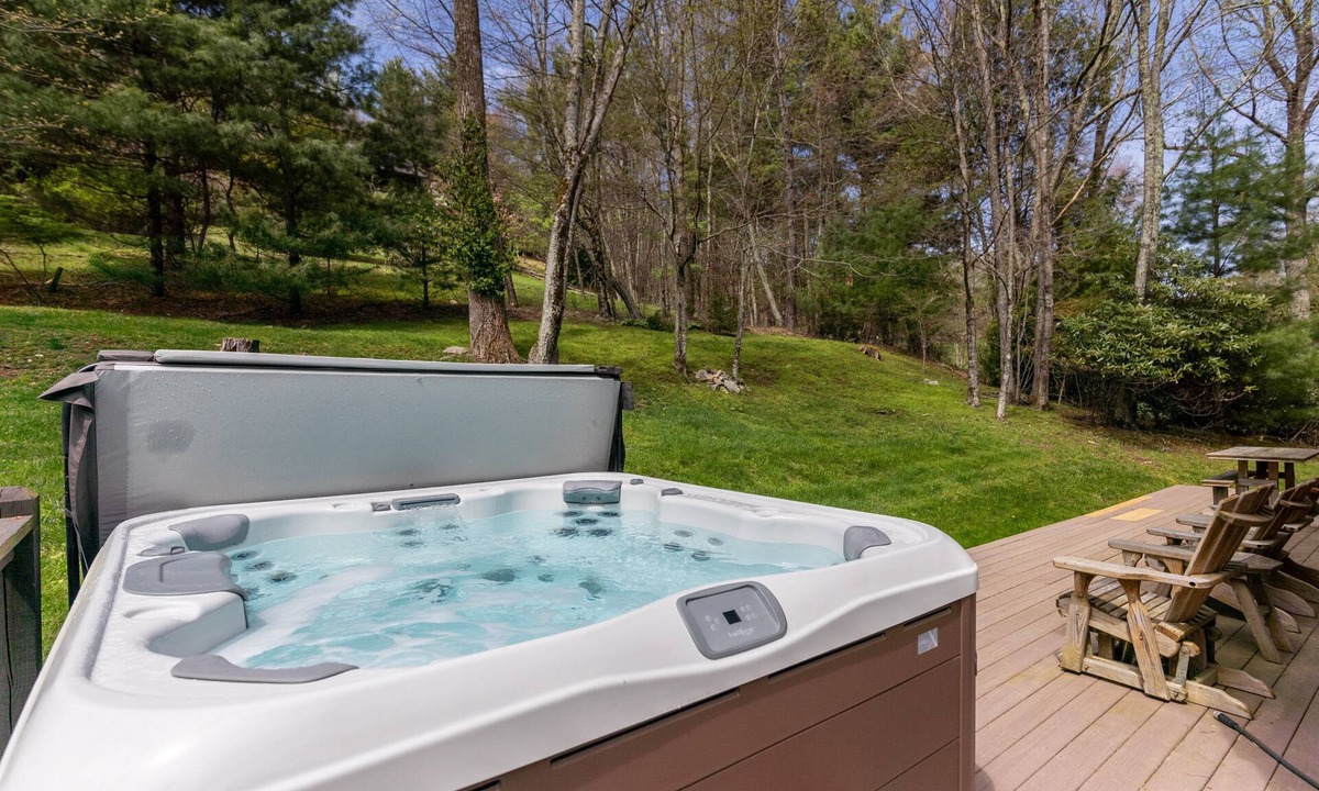 Boone Cabin | Hemlock Hideaway: Quiet Neighborhood Cabin Near Boone & Blowing Rock with Firepit, Yard, & Hot Tub!