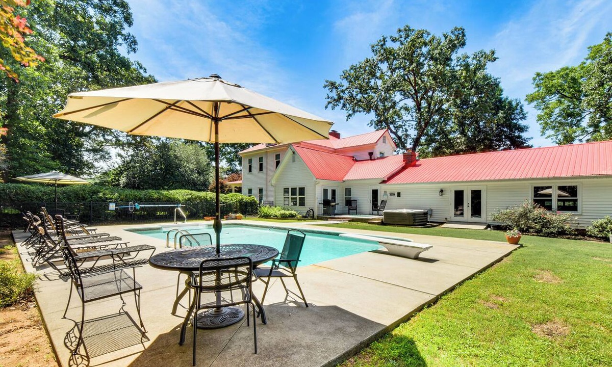 Seneca House | Historic Farmhouse: Memorable Moments Near Clemson