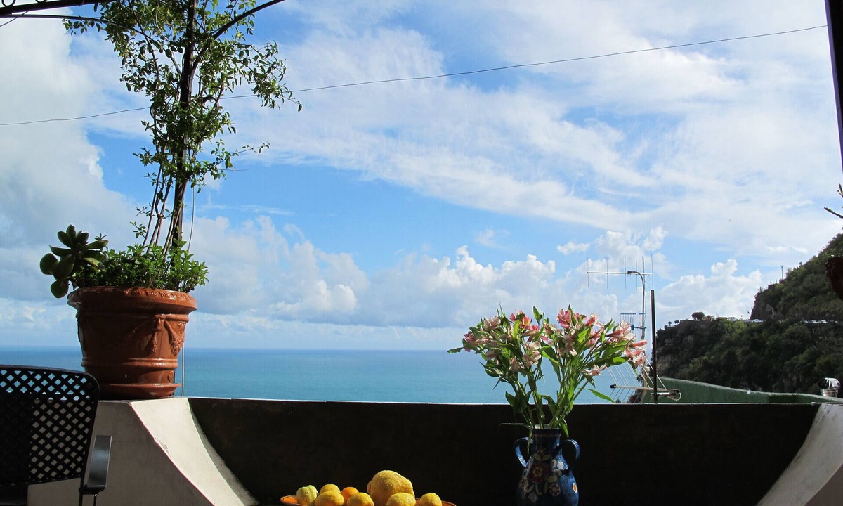 Chiesa Nuova Apartment | historical 5-room-apt. with spacious terrace, fantastic ocean view & grand piano