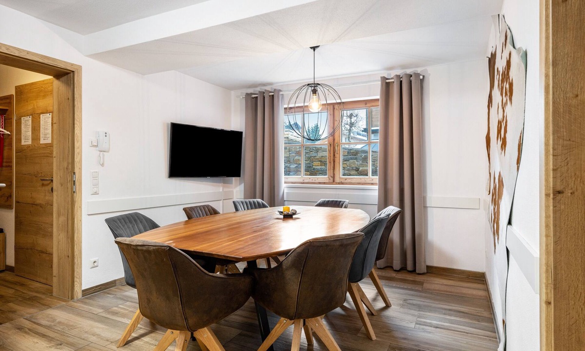 Saalbach Apartment | Holiday Apartment "Good Life Top 3" with Mountain View, Private Terrace & Wi-Fi