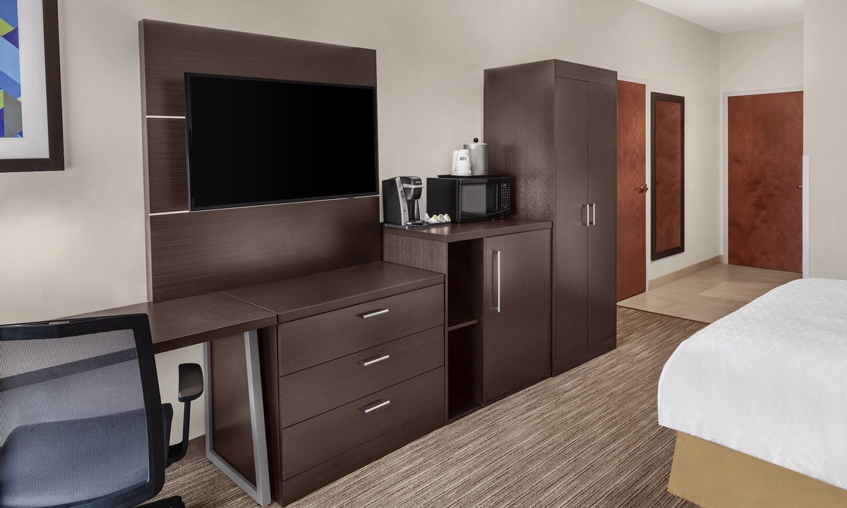 Asheville Hotel | Holiday Inn Express & Suites Asheville SW - Outlet Ctr Area by IHG