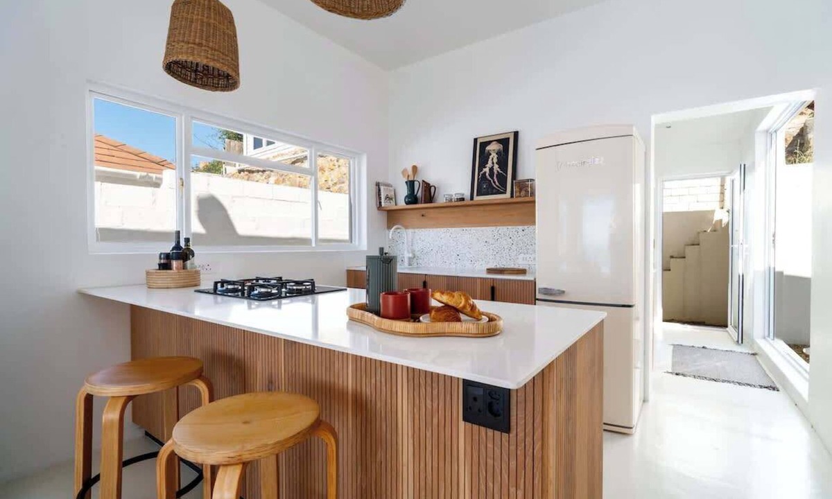 Redhill House | Home in Simon's Town | Indoor fireplace | Outdoor bath